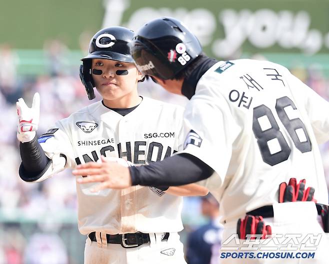 23일 인천 SSG랜더스필드에서 KBO리그 SSG와 두산의 경기가 열렸다. 5회말 1타점 적시타 날린 장준재. 인천=송정헌 기자songs@sportschosun.com/2025.03.23/