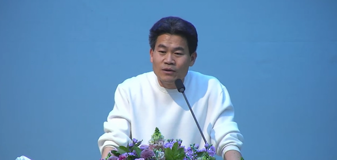 23일 오후 광주 서구 안디옥교회에서 열린 '대통령 탄핵 반대 광주·전남 애국시민 총궐기집회'에서 역사강사 전한길 씨가 발언하고 있다. 유튜브 갈무리.