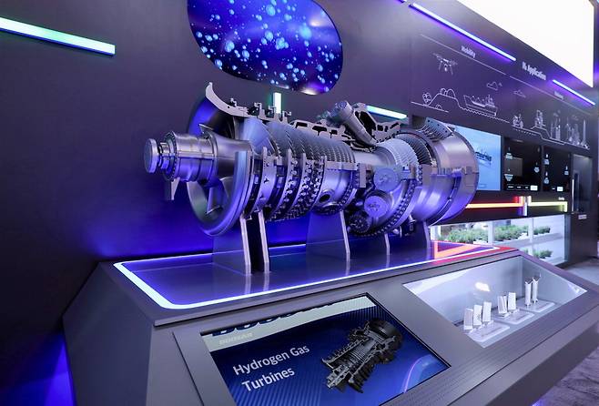 두산에너빌리티가 탄소 배출 감축을 목표로 개발하고 있는 수소 터빈엔진 모형. 두산그룹