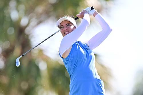 소피아 포포프가 지난 2월 열린 LPGA투어 파운더스컵 2라운드 15번홀에서 티샷을 하고 있다. AFP연합뉴스