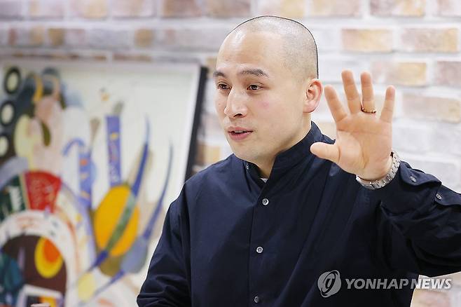 인터뷰하는 문경환 셰프 (서울=연합뉴스) 진연수 기자 = 5년 연속 미슐랭가이드 별을 획득한 일본 도쿄의 스시 전문점 스시야쇼타(すし家祥太) 지점장 문경환 셰프가 18일 서울 종로구 수송동 연합뉴스 사옥에서 인터뷰를 하고 있다. 2025.3.23 jin90@yna.co.kr