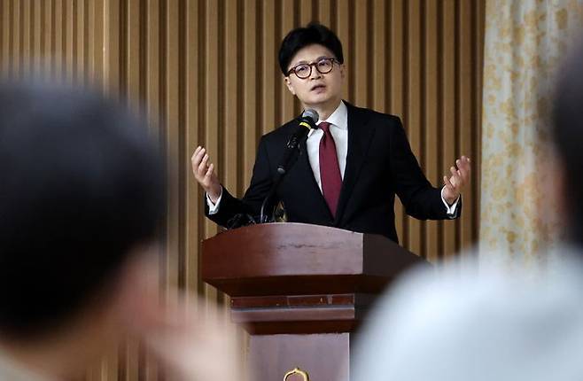 한동훈 국민의힘 전 대표가 18일 대구 북구 경북대학교 경하홀에서 열린 '시대를 바꾸자, 개헌'을 주제로 한 청년 토크쇼에서 발언하고 있다. ⓒ뉴시스