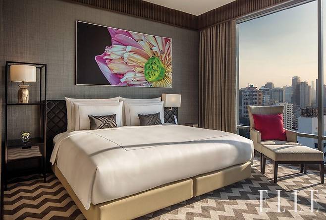 라타나코신(Rattanakosin) 스위트룸의 베드 룸.