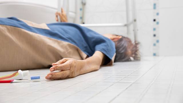 고령자의 가정 내 안전사고가 가장 많이 발생하는 곳은 '욕실'이다|출처: 게티이미지뱅크