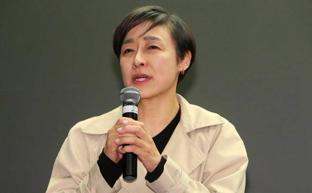 서혜진 크레아 스튜디오 대표가 25일 오후 서울 마포구 스탠포드호텔에서 열린 MBN 걸그룹 오디션 '언더피프틴'(UNDER15) 긴급 보고회에서 입장을 밝히고 있다.만 15세 이하만 참여할 수 있는 '언더피프틴'은 첫 방송을 앞두고 미성년자를 성 상품화했다는 논란에 휩싸였다. 뉴시스