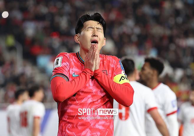 ▲ 2026 FIFA 북중미 월드컵 아시아 3차 예선 대한민국과 요르단의 경기가 25일 오후 수원월드컵경기장에서 열렸다. 손흥민이 아쉬워하고 있다. ⓒ곽혜미 기자