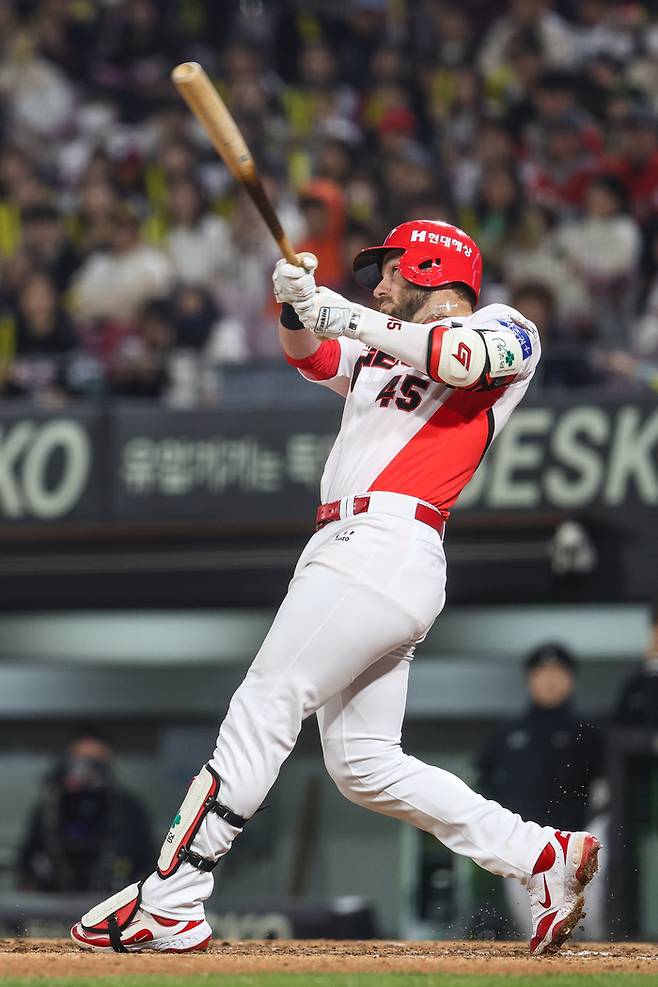 KIA 위즈덤이 25일 광주-기아 챔피언스 필드에서 열린 2025 KBO리그 정규시즌 키움전에서 4회말 좌월 투런포를 터뜨리고 있다. 사진 | KIA 타이거즈