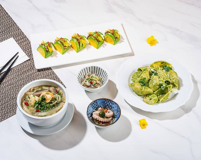 그래비티 뷔페 레스토랑 ‘앤디쉬’에서는 호박선과 냉이 짬뽕 등을 맛볼 수 있다. / 사진=조선호텔앤리조트