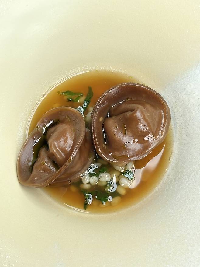 김재호 셰프의 꿩만두. /사진= 강예신 여행+ 기자