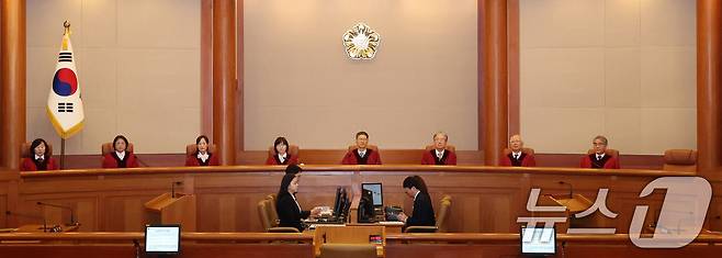 문형배 헌법재판소장 권한대행을 비롯한 헌법재판관들이 27일 서울 종로구 헌법재판소에서 열린 3월 헌법소원 심판 등 일반 사건 선고에 참석해 자리하고 있다. (공동취재) 2025.3.27/뉴스1 ⓒ News1 김성진 기자