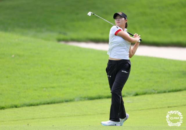 방신실의 힘찬 스윙. 사진 제공=KLPGA