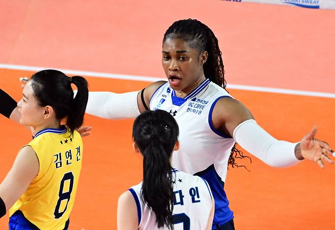 모마(위). /사진=한국배구연맹(KOVO) 제공