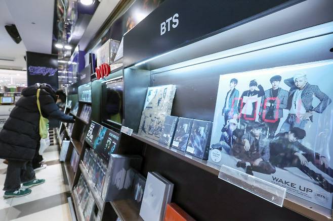지난달 서울의 한 음반 매장에 K팝 음반이 진열돼 있다. (사진=뉴스1)