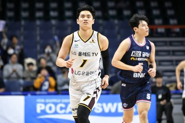 유기상이 4경기 연속 3점슛 5개 이상을 기록, 18점 2리바운드 3어시스트 3스틸 맹활약했다. 사진=KBL 제공