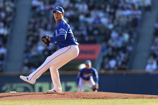 삼성 원태인이 29일 잠실구장에서 열린 2025 KBO리그 두산전에 선발 등판해 역투하고 있다. 사진 | 삼성 라이온즈