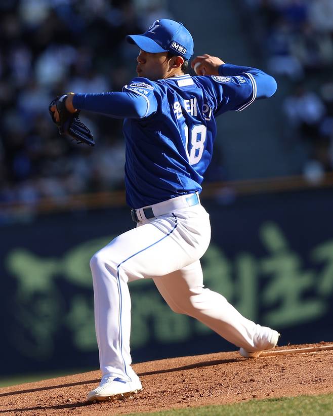 삼성 원태인이 29일 잠실구장에서 열린 2025 KBO리그 두산전에 선발 등판해 역투하고 있다. 사진 | 삼성 라이온즈