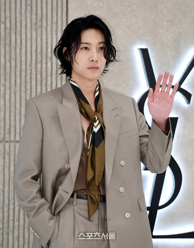 이종원이 31일 서울 중구 신세계백화점 본점에서 열린 생 로랑 스토어 리뉴얼 오프닝 행사에 참석해 포즈를 취하고 있다. 2025. 3. 31. 최승섭기자 thunder@sportsseoul.com