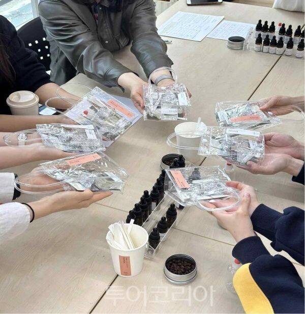 도서관 주간행사 북퍼퓸 만들기/투어코라아뉴스 정명달 기자