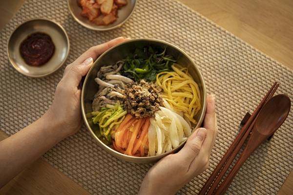 배달 비빔밥을 먹고 뇌졸중 증상이 나타났다고 항의한 손님 때문에 골머리를 앓는 식당 사장의 사연이 전해졌다. 사진은 기사와 직접적인 관련이 없음. /사진=이미지투데이