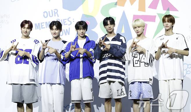 그룹 투어스의 영재(왼쪽부터)와 지훈, 한진, 도훈, 경민, 신유 ⓒ News1