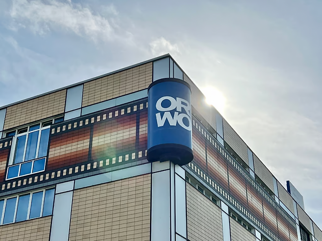 24b0d121e09c28a8699fe8b115ef046c64f2284995e8