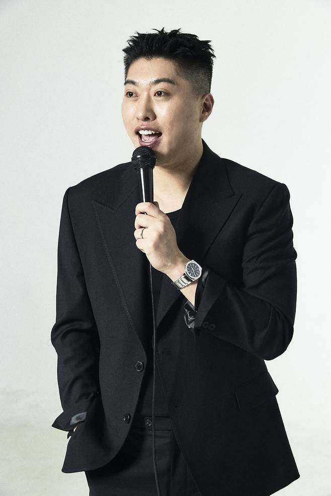 스탠드업 코미디 전국투어 <파이팅> 앞둔 코미디언 송하빈. 메타코미디 제공