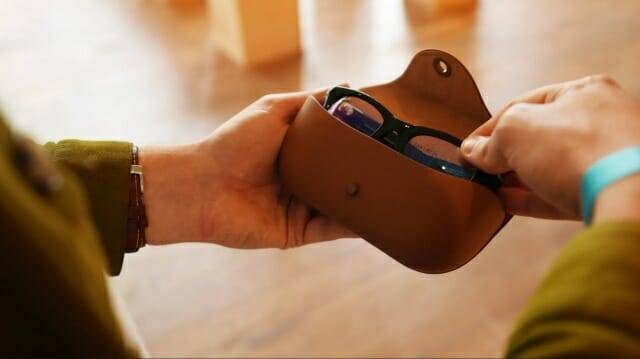 메타가 올해 화면을 탑재한 스마트 안경 제품을 출시할 것이라는 전망이 나왔다. (사진=미국 지디넷)