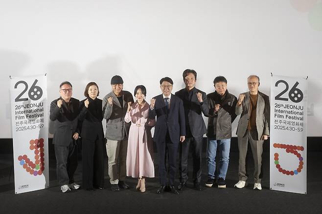 From left: programmer Moon Seok, programmer Moon Sung-kyung, Executive Committee co-Director Min Sung-wook, actor Lee Jung-hyun, Organizing Committee Chair Woo Beom-ki, Executive Committee co-Director Jung Jun-ho, programmer Chun Jin-soo, and programmer Park Tae-joon pose during a press conference at CGV Yongsan in Seoul on Tuesday. (JIFF)