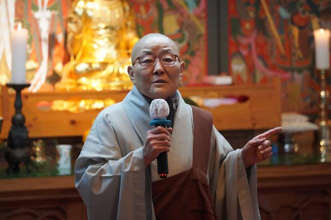 1일 부평 화천사에서 정각 스님이 고 장성철씨의 49재를 거행하고 있다. (사진 = 화천사 제공)