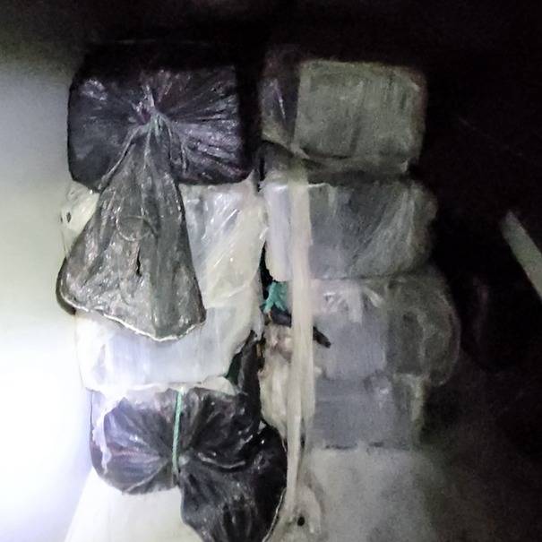 ▲ 발견한 마약의심물질.동해지방해양경찰청 제공
