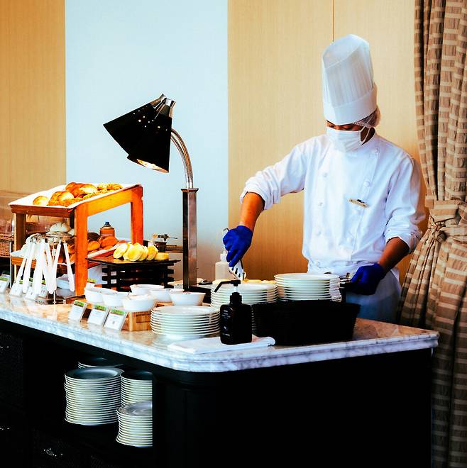 정갈하고 깔끔한 식사를 제공하는 조식당. 근데 멋진 전망 때문에 접시보다 창밖에 눈을 두고 식사하게 된다