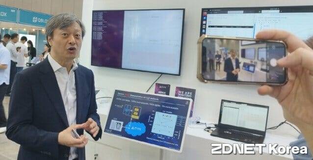 큐노바 이준구 대표가 지난해 열린 퀀텀코리아에서 양자 알고리즘 'HIVQE' 를 시연하는 모습.