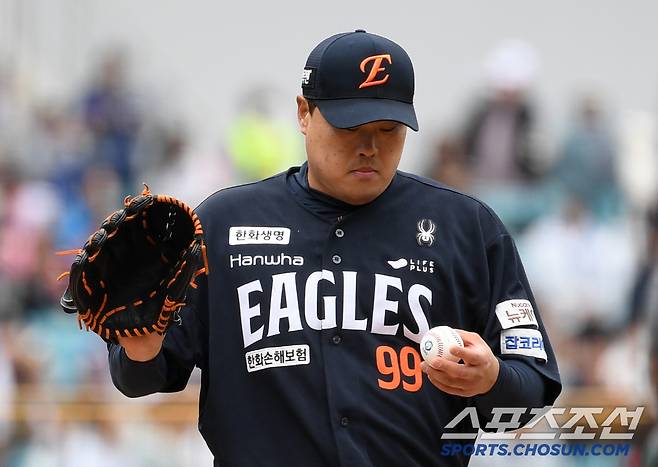 5일 대구 삼성라이온즈파크에서 열린 삼성 라이온즈와 한화 이글스의 경기. 한화 류현진이 숨을 고르고 있다. 대구=박재만 기자 pjm@sportschosun.com/2025.04.05/