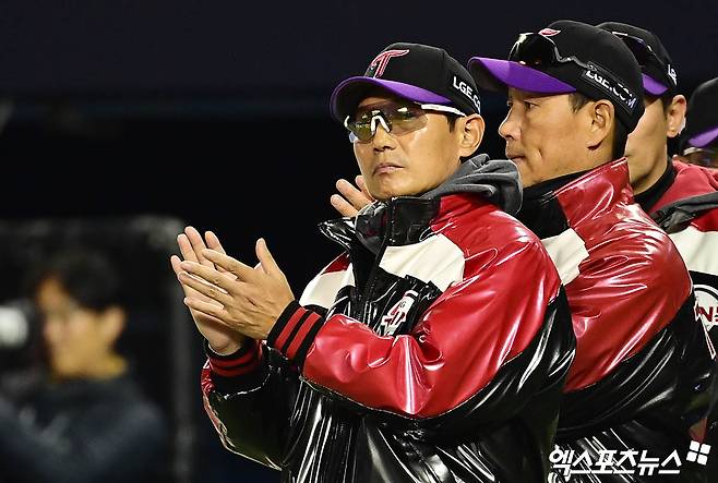 염경엽 LG 감독은 5일 잠실구장에서 열릴 예정이던(우천 취소) '2025 신한 SOL Bank KBO 리그' KIA전을 앞두고 투수 송승기를 언급했다. 결과보다는 과정에 신경을 쓰라는 메시지를 전했다. 엑스포츠뉴스 DB
