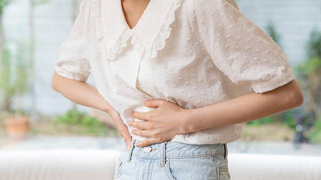 배에 가스가 차거나 더부룩한 느낌은 현대인들이 흔히 겪는 증상이다|출처: 클립아트코리아