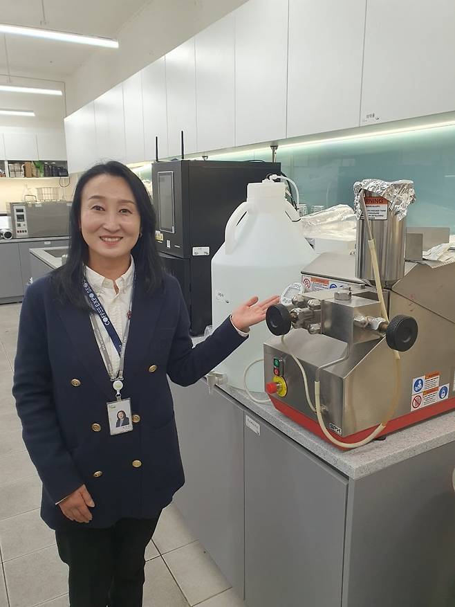 정미경 이사가 균질기의 역할에 대한 설명을 하고 있다. 윤현주 기자