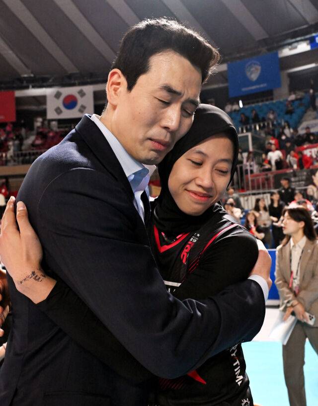 정관장 고희진 감독과 메가./KOVO