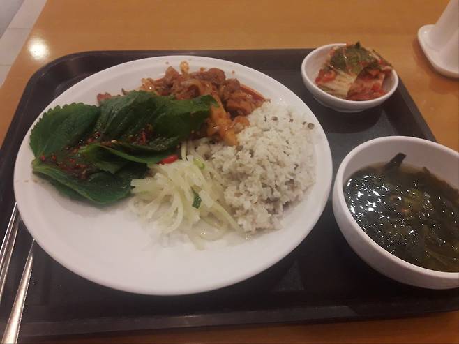 국내 최고 로펌 “김앤장” 구내식당 수준 ㄷㄷㄷㄷ