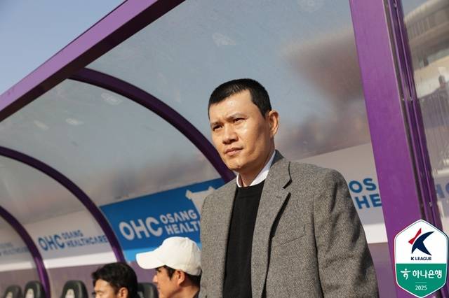 정경호 강원 감독. /사진=한국프로축구연맹 제공