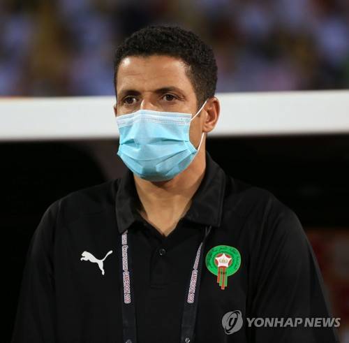 이라크 방송 '아이뉴스' 스포츠 프로그램 진행자이자 카타르 신문 '알라야' 기자인 알리 누리가 7일(한국시간) 자신의 사회관계망서비스(SNS)를 통해 이라크축구협회가 현재 아랍에미리트연합(UAE) 감독인 후세인 아무타를 차기 이라크 축구 국가대표팀 감독 1순위에 두고 협상 중이라고 전했다. 연합뉴스