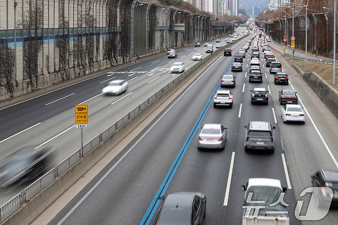 서울 서초구 잠원IC 부근 경부고속도로. 2025.1.26/뉴스1 ⓒ News1 이승배 기자