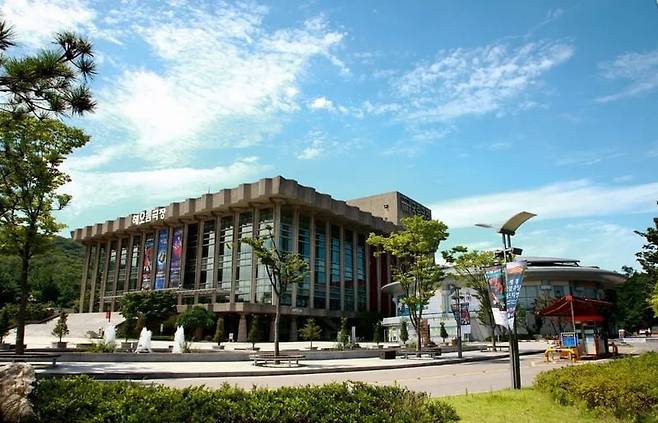 서울 중구에 위치한 국립극장 전경. /뉴스1