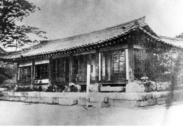 호러스 G 언더우드와 헨리 G 아펜젤러 선교사는 140년 전인 1885년 4월 5일 제물포에 도착해 공식적인 한국 선교를 개시했다. 1885년 4월 10일 개원한 한국 최초의 서양식 병원인 광혜원 모습. 국민일보DB