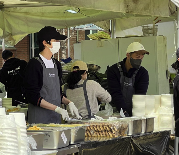 방탄소년단 진, 제주 연돈 사장 / 온라인 커뮤니티