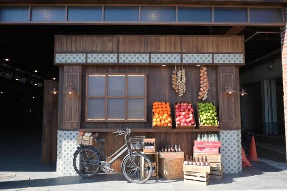 예산시장이 옛 감성을 느낄 수 있는 ‘레트로’(복고) 분위기로 방문객을 맞이하고 있다. 예산군 제공