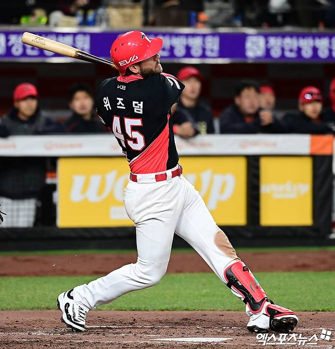 KIA 내야수 위즈덤은 8일 사직구장에서 열릴 '2025 신한 SOL Bank KBO 리그' 롯데와 정규시즌 첫 번째 맞대결에서 2번타자 1루수로 선발 출전한다. 직전 경기였던 6일 잠실 LG전에서 5번타자로 배치됐지만, 한 경기 만에 2번으로 복귀했다. 엑스포츠뉴스 DB