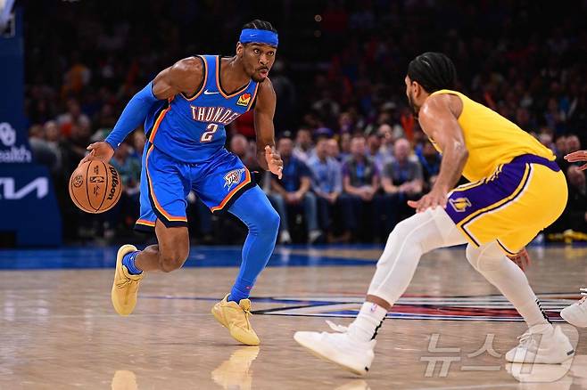 오클라호마시티 선더의 샤이 길저스 알렉산더(왼쪽). ⓒ AFP=뉴스1