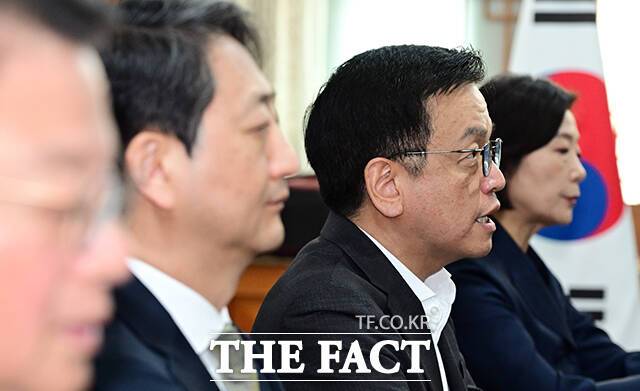 지난 8일 오전 서울 종로구 정부서울청사에서 열린 경제관계장관회의에서 최상목 부총리 겸 기획재정부 장관이 모두발언을 하고 있다. /임영무 기자