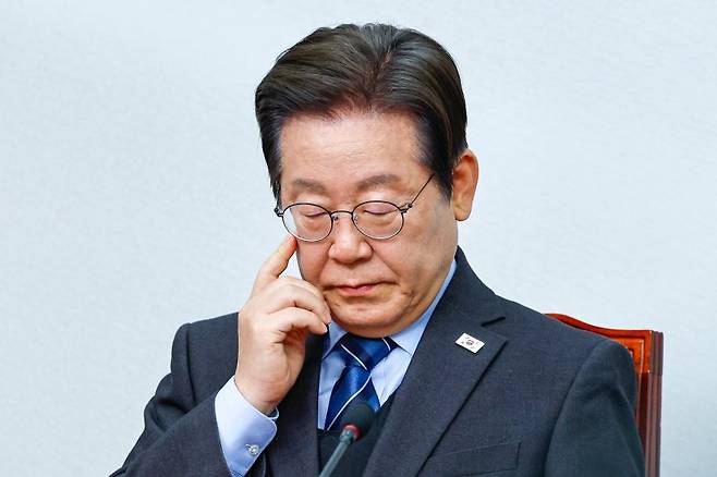 이재명 더불어민주당 대표가 9일 오전 서울 여의도 국회에서 열린 최고위원회의에서 최고위원 발언을 듣고 있다. 사진=뉴스1