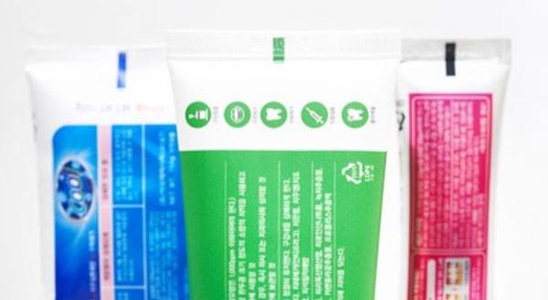 치약 뒷면에 새겨진 ‘아이마크(Eye mark)’는 튜브 중심을 인식하기 위한 표시로, 성분과 관련이 없다./사진=헬스조선DB